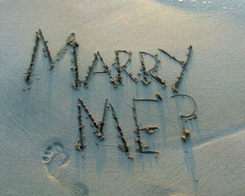 Marry me written in the sand