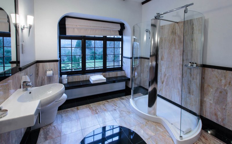 bridal suite bathroom