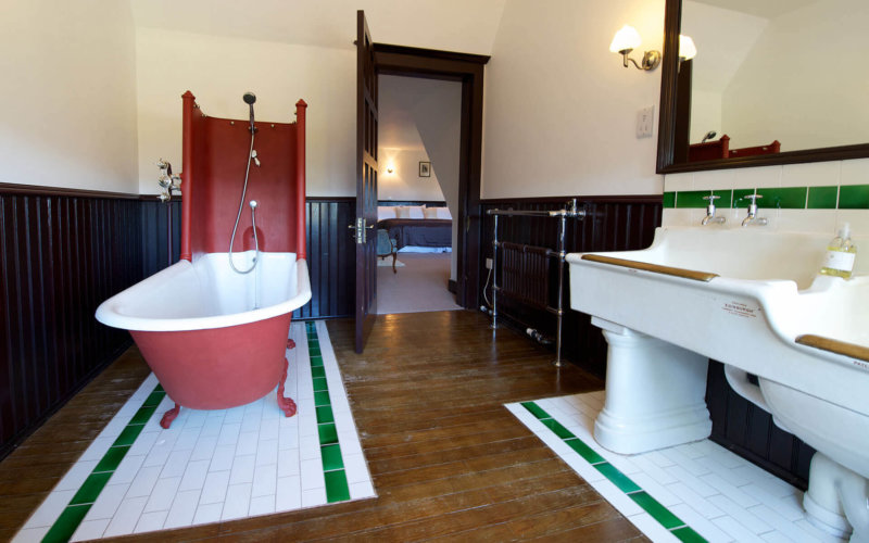 Victoriana Triple Bathroom